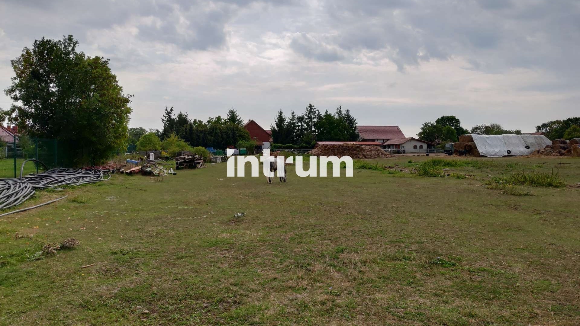 Działka na sprzedaż